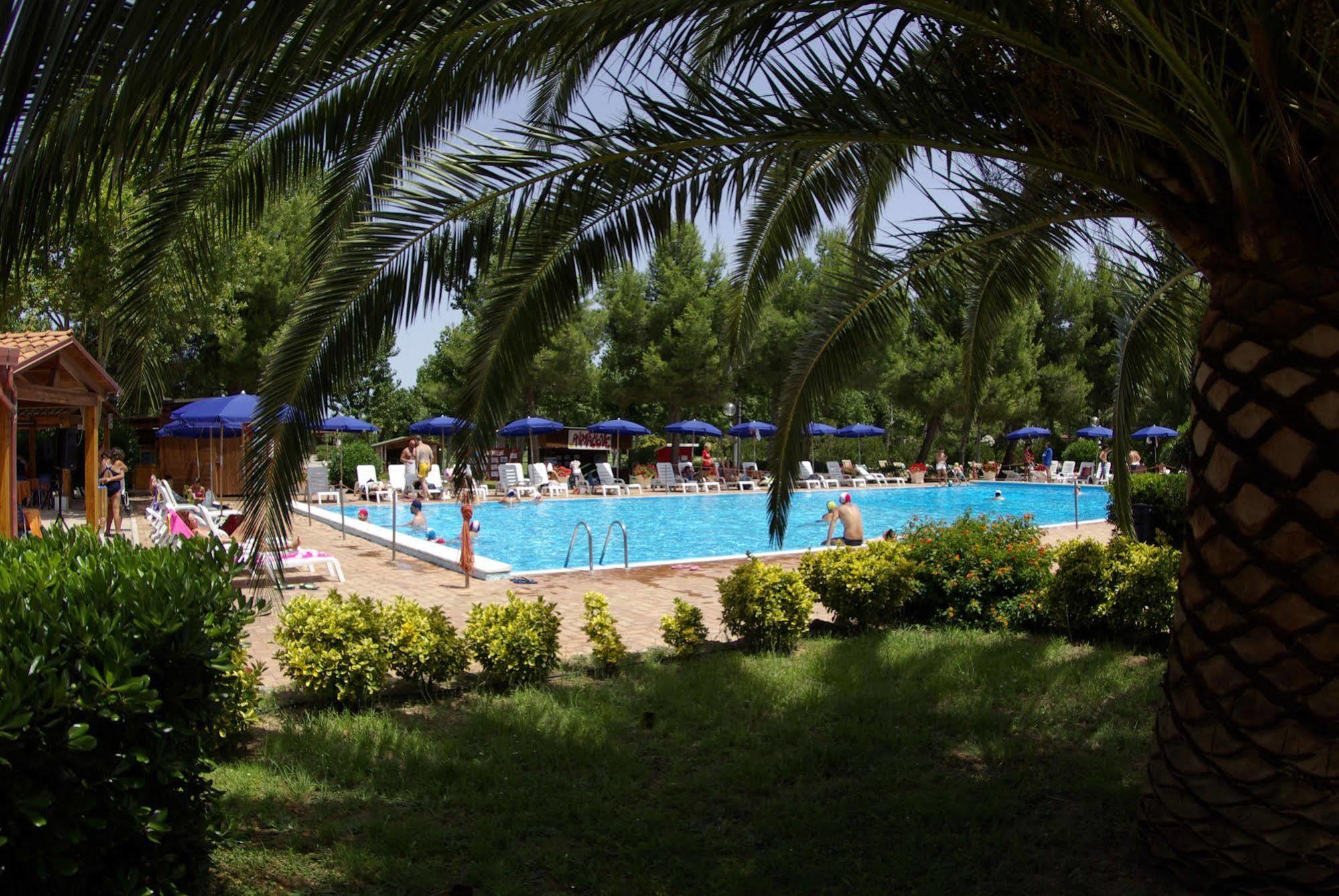 Villaggio Albatros Resort Лезіна Екстер'єр фото