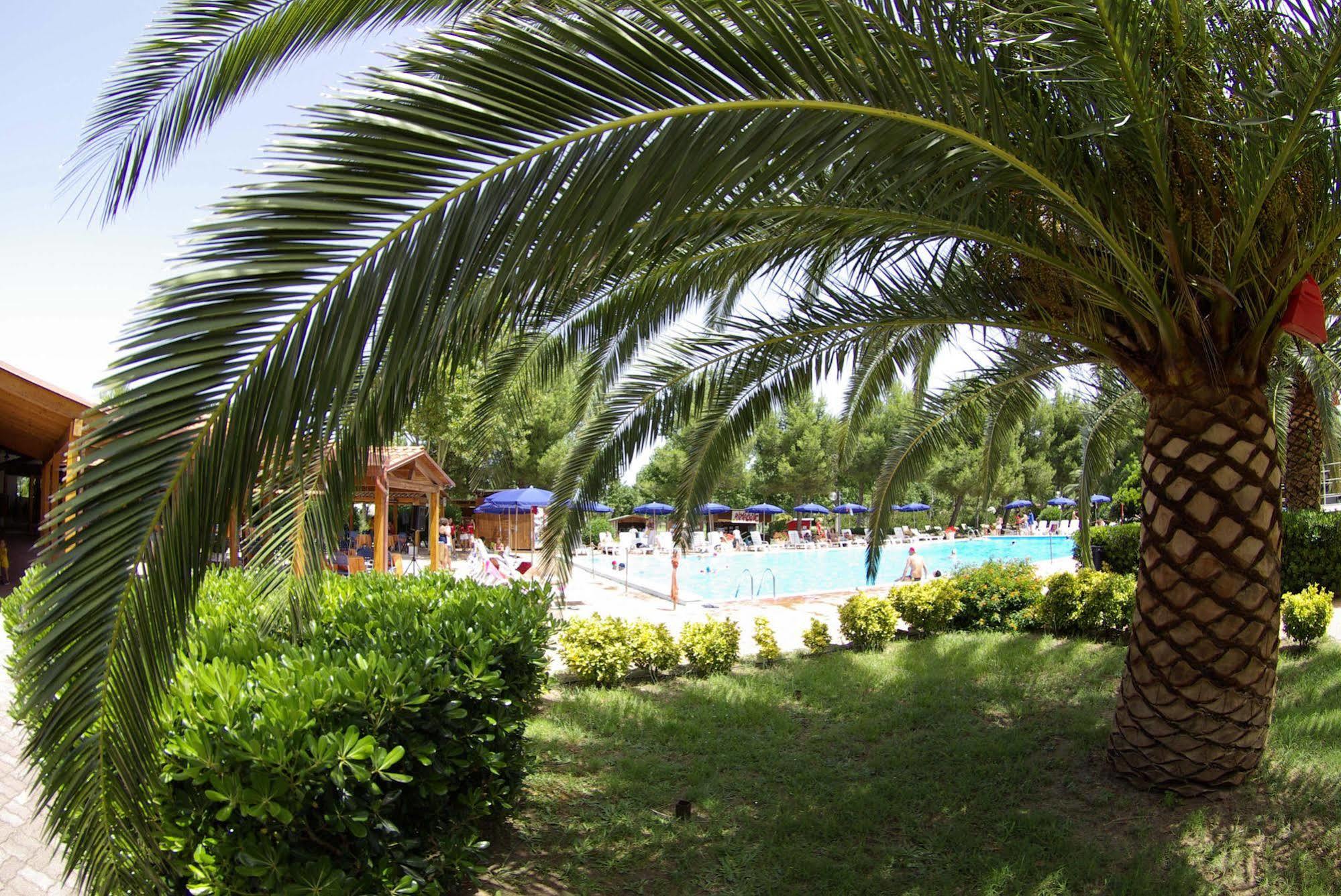 Villaggio Albatros Resort Лезіна Екстер'єр фото